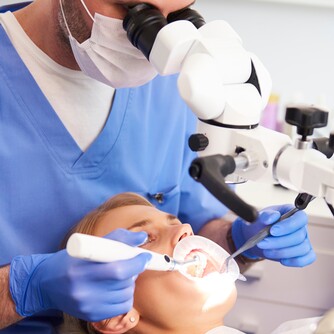 endodoncja, leczenie kanałowe zębów pod mikroskopem u dentysty